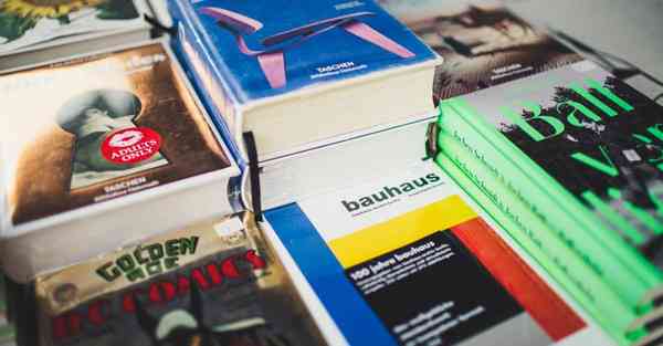 人工智能机器人和人谈恋爱