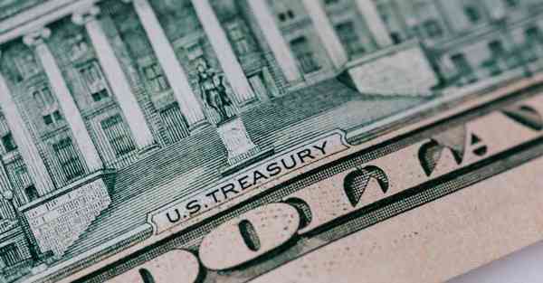 人工智能机器人和人谈恋爱