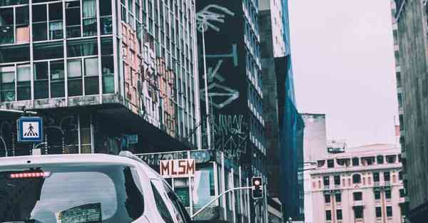 人工智能机器人和人谈恋爱